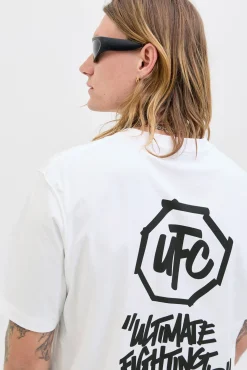 T-shirt com estampa nas costas