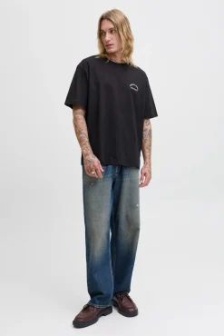 T-shirt com estampa traseira