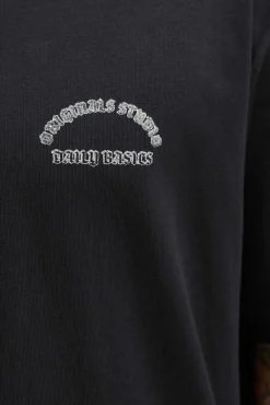 T-shirt com estampa traseira
