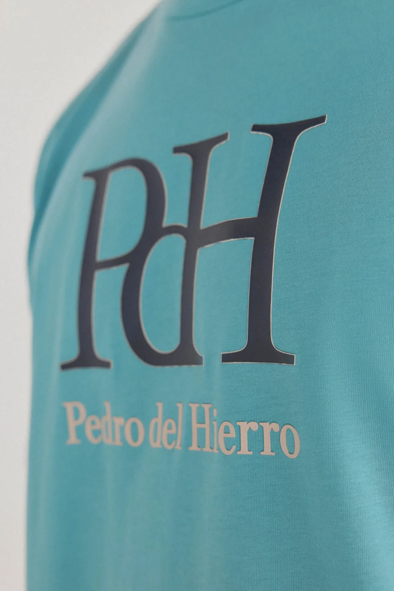 T-shirt com logotipo