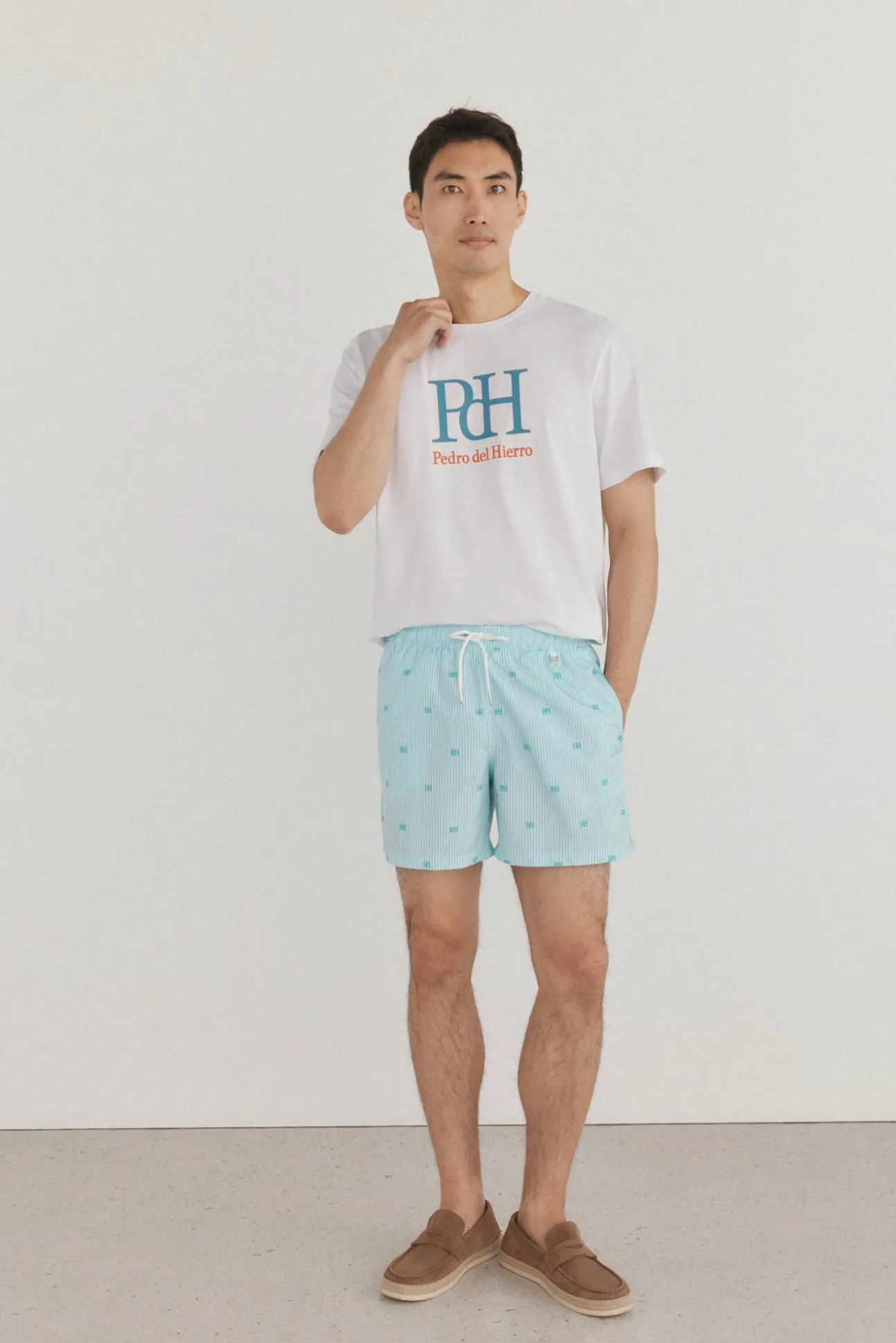 T-shirt com logotipo
