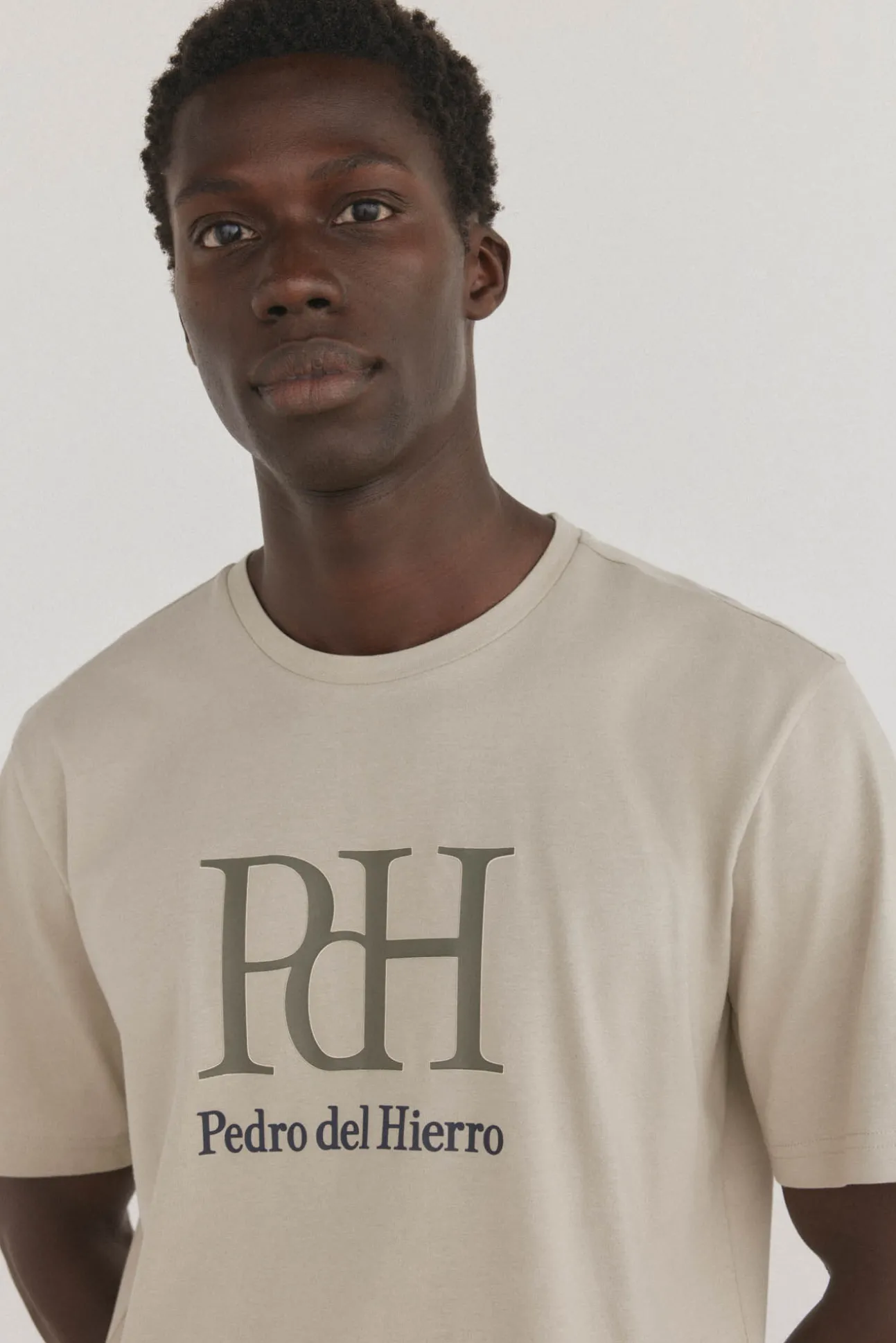 T-shirt com logotipo