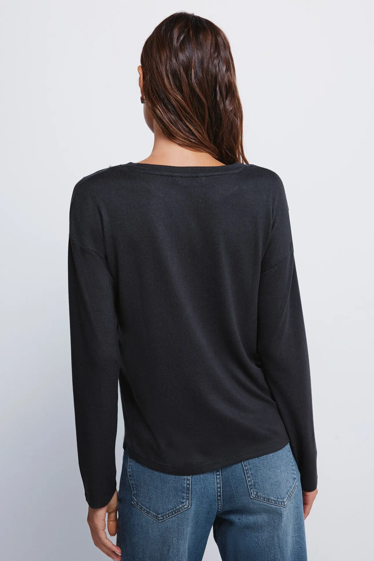 T-shirt com tachas posicionadas