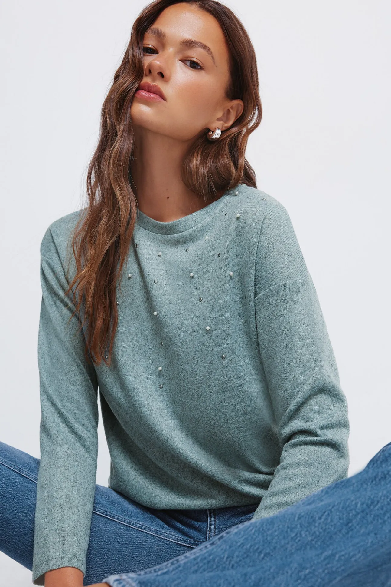T-shirt com tachas posicionadas