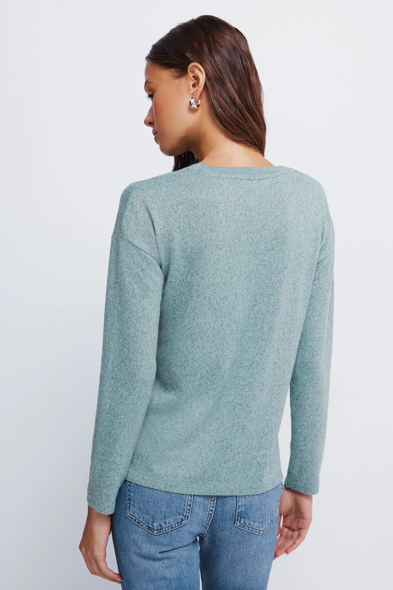 T-shirt com tachas posicionadas