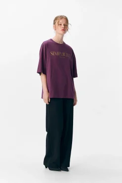 T-shirt com texto impresso