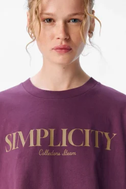 T-shirt com texto impresso