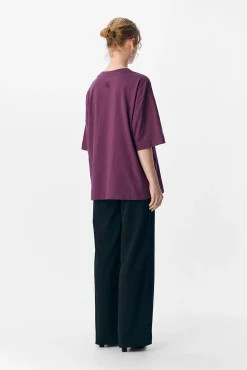 T-shirt com texto impresso