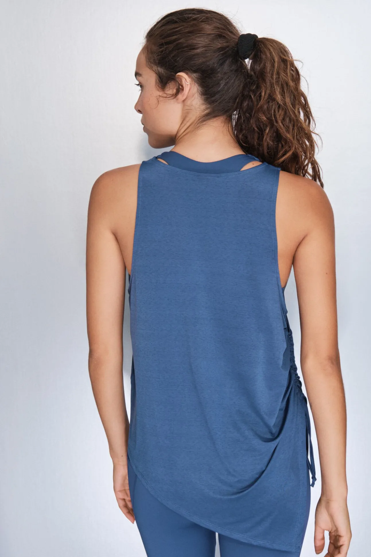 T-shirt halter assimétrico azul