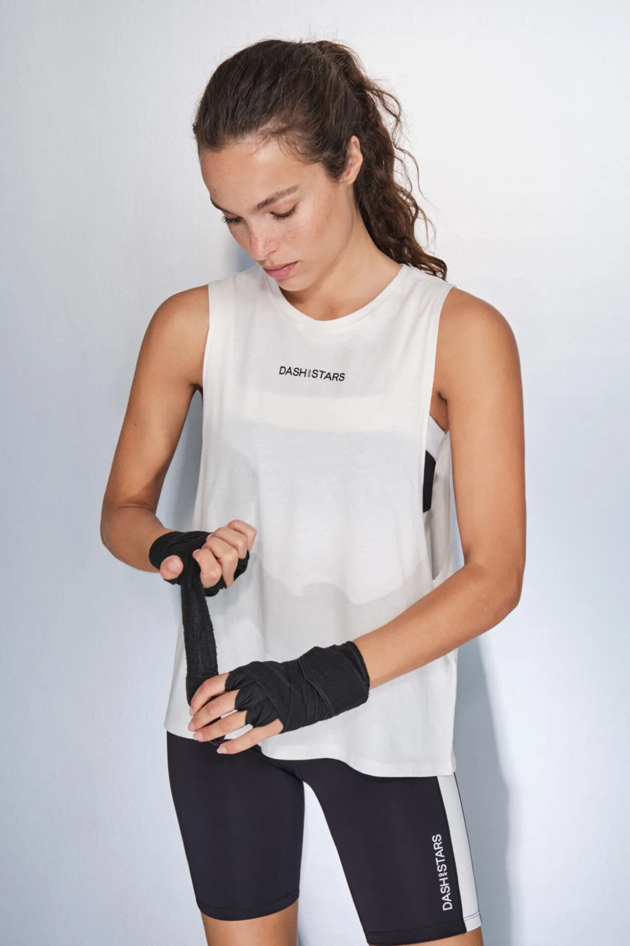T-shirt halter sem mangas de algodão branco