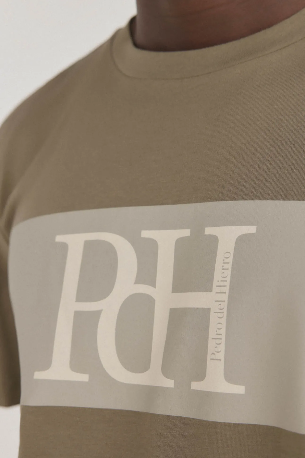 T-shirt logo