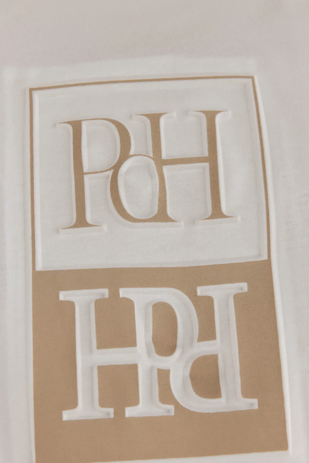 T-shirt logo relevo