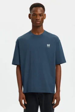 T-shirt manga com estampado contrastante