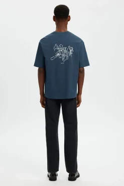 T-shirt manga com estampado contrastante
