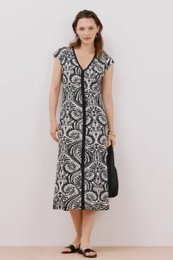Vestido com decote em bico contrastante