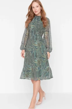Vestido com folhos