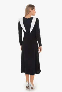 Vestido com ombreiras