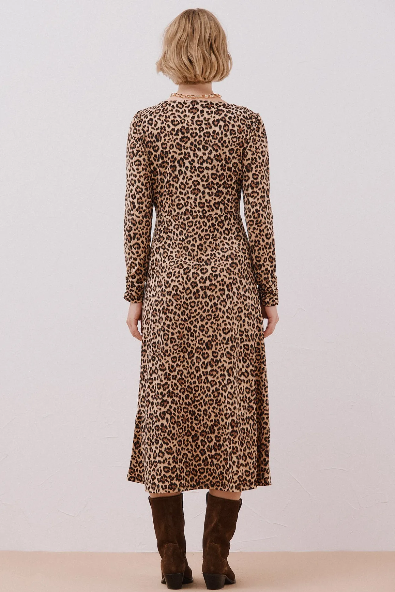 Vestido com peito franzido