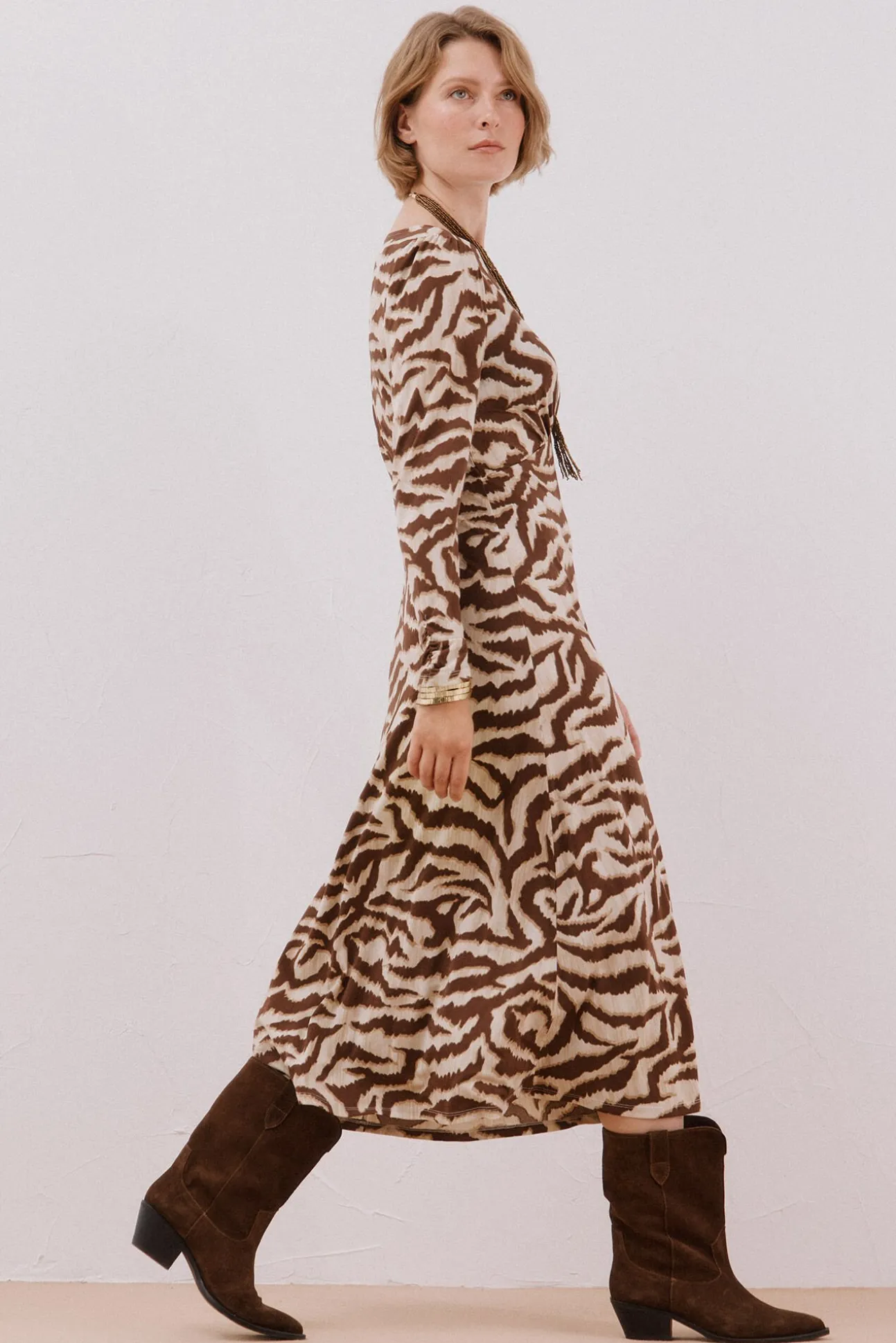 Vestido com peito franzido