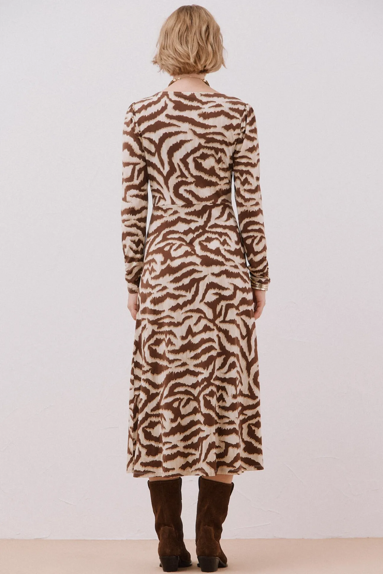 Vestido com peito franzido