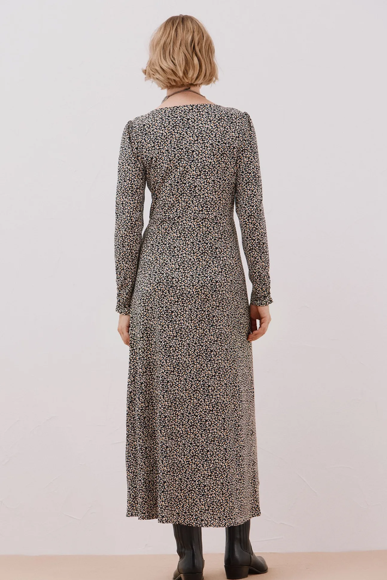 Vestido com peito franzido