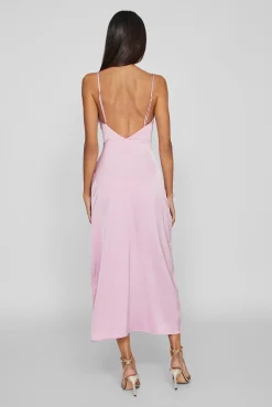 Vestido comprido acetinado com decote drapeado