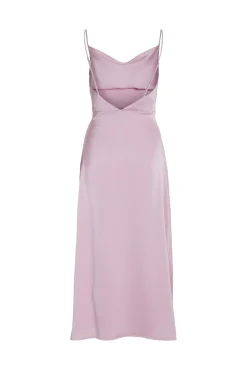 Vestido comprido acetinado com decote drapeado