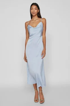 Vestido comprido acetinado com decote drapeado