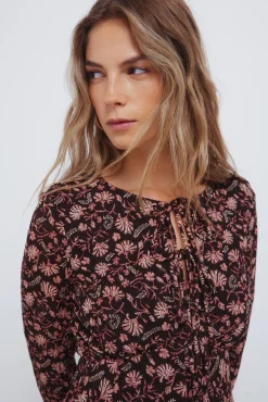 Vestido curto com decote em laço estampado