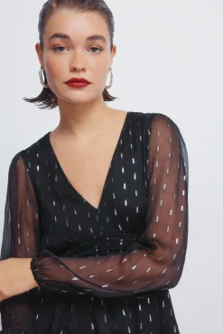 Vestido curto com detalhes em lurex
