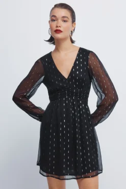 Vestido curto com detalhes em lurex
