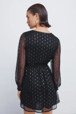 Vestido curto com detalhes em lurex