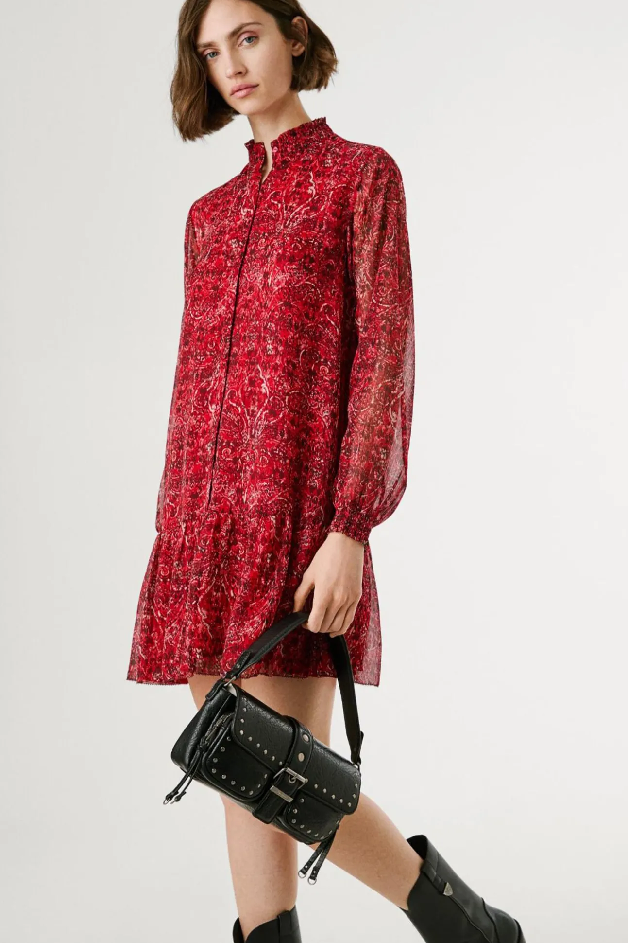 Vestido curto com estampa paisley