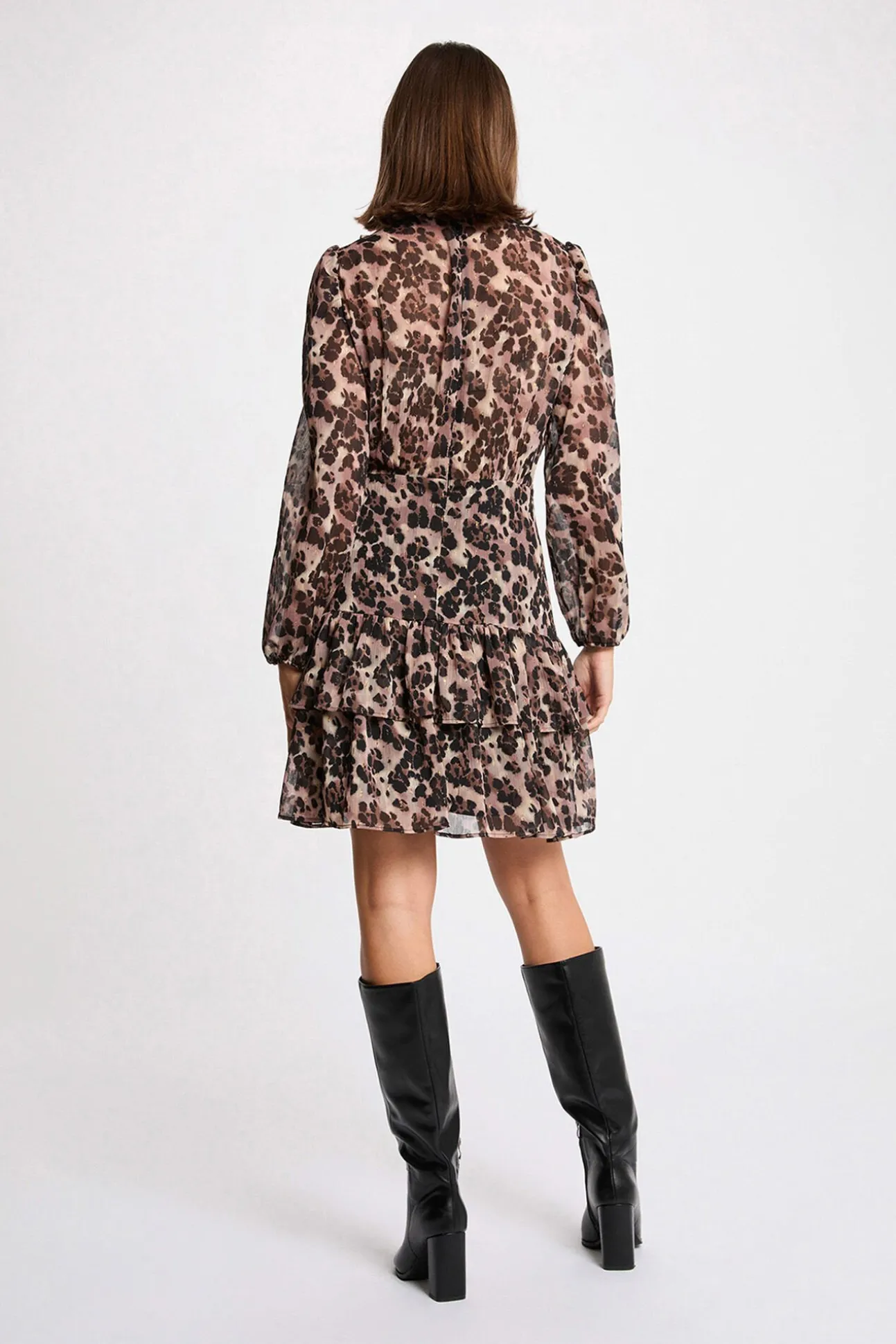 Vestido curto com gola em V