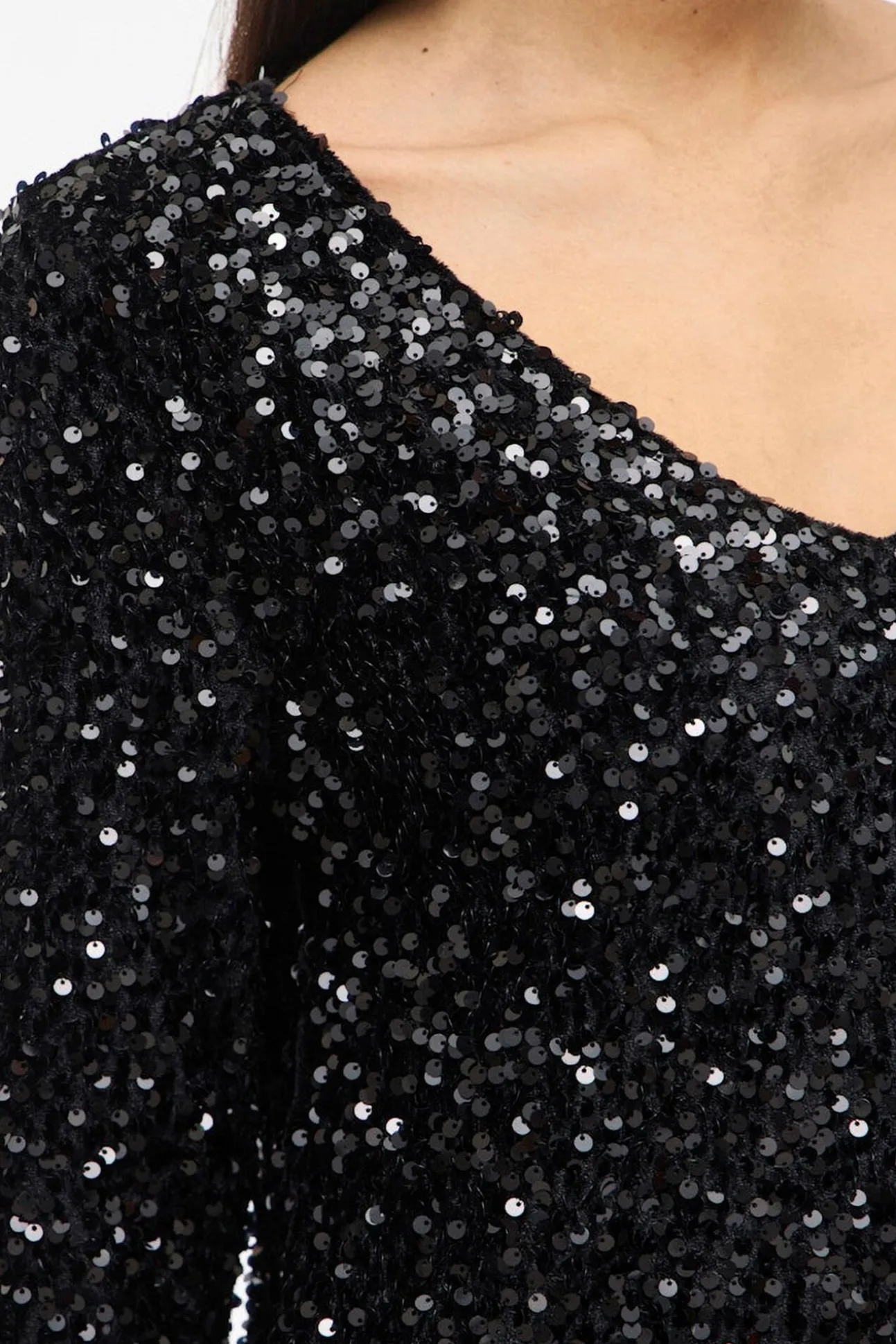 Vestido curto com lantejoulas