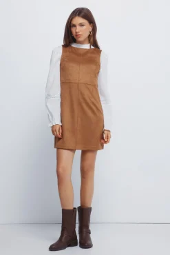 Vestido curto de camurça evasê