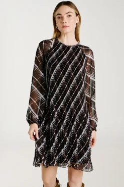 Vestido curto de chiffon plissado