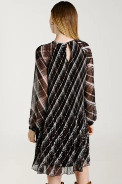 Vestido curto de chiffon plissado