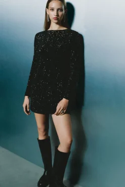 Vestido curto de lantejoulas