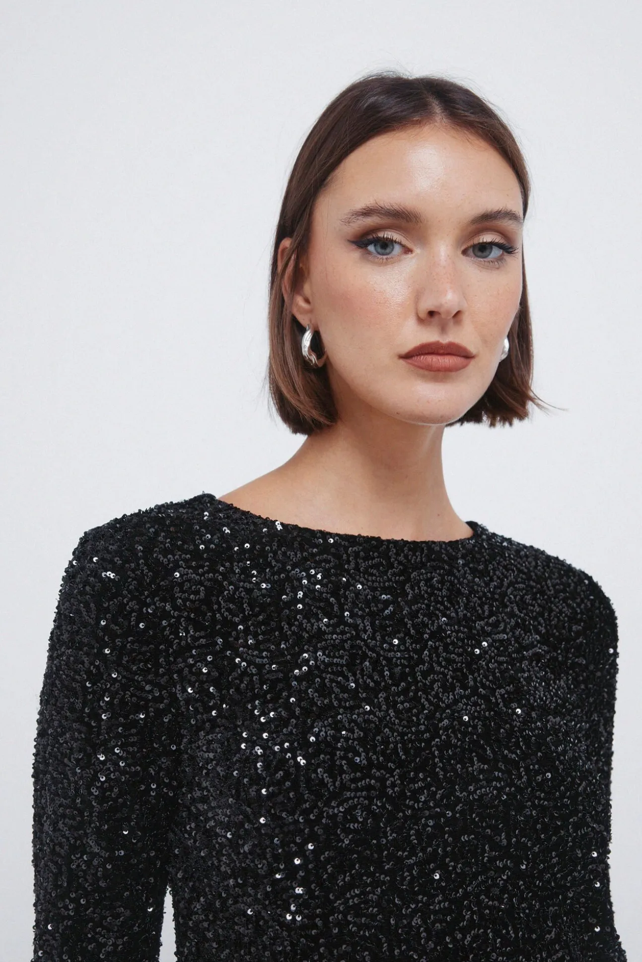 Vestido curto de lantejoulas