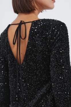 Vestido curto de lantejoulas