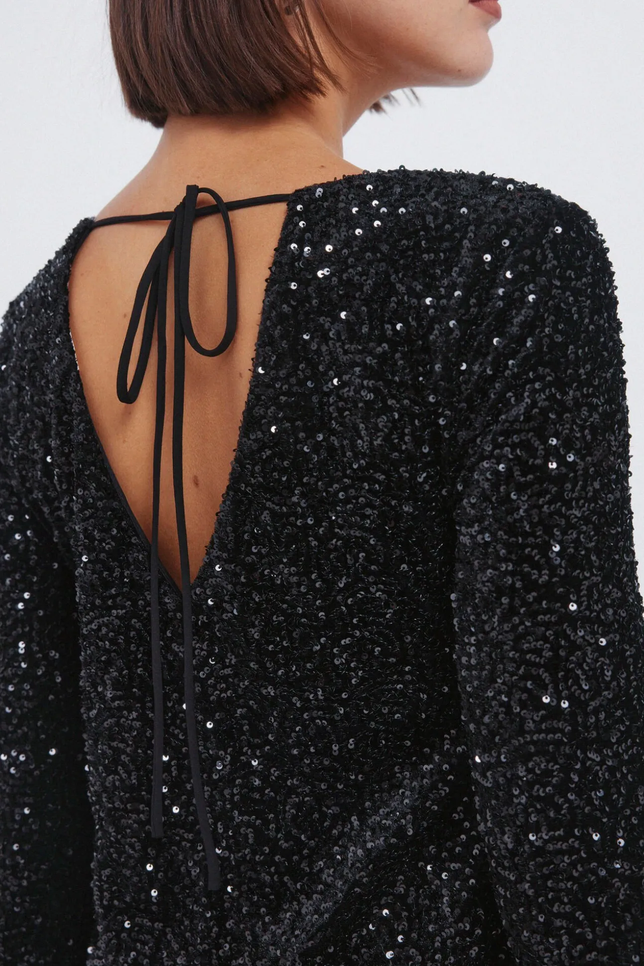 Vestido curto de lantejoulas