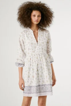 Vestido curto de manga comprida com estampado floral.