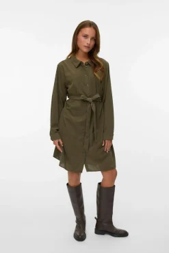 Vestido curto de veludo cotelê plus size