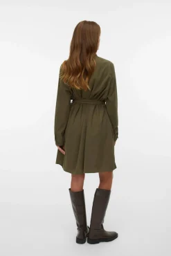 Vestido curto de veludo cotelê plus size