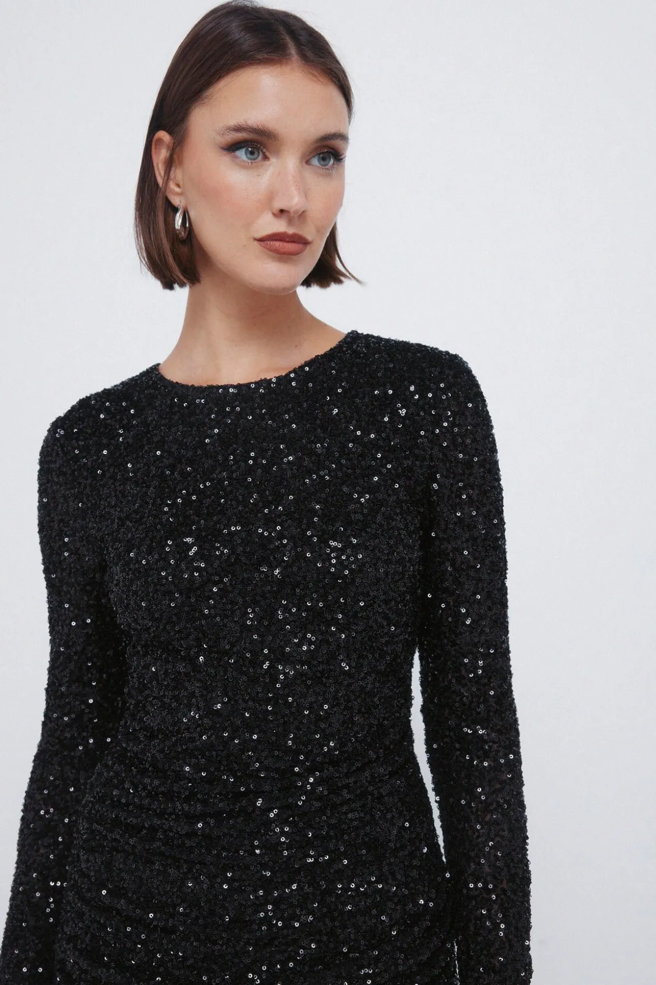 Vestido curto drapeado com lantejoulas