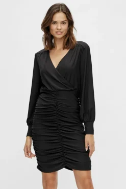 Vestido curto entalhado franzido