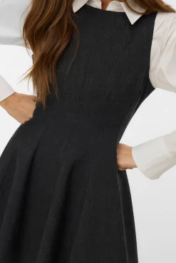 Vestido curto evasê