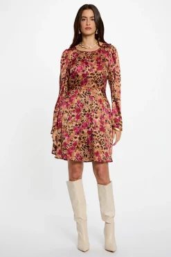 Vestido curto plissado