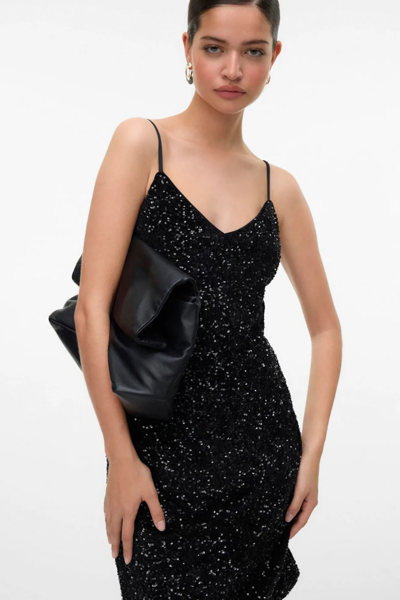 Vestido de alças de lantejoulas